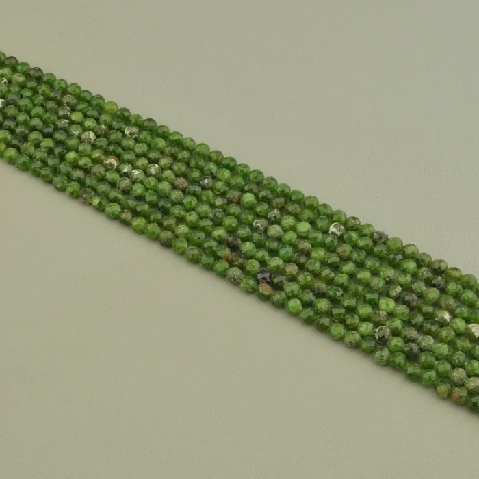 Діопсид: Магія природи та витонченість у прикрасах